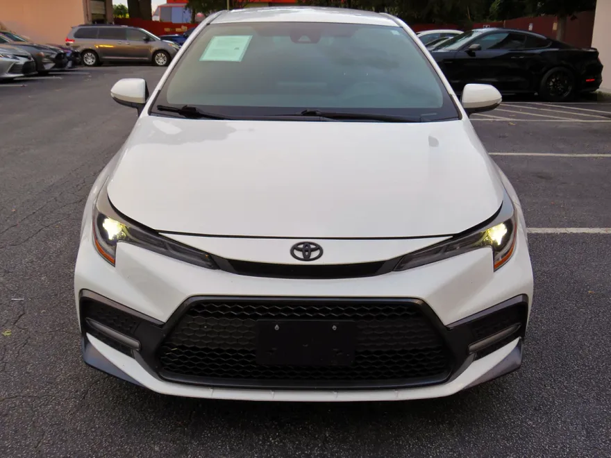 2022 Toyota Corolla SE photo 1