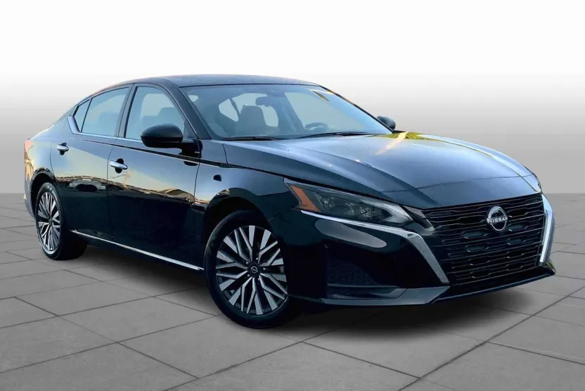 2024 Nissan Altima 2.5 SV photo 1