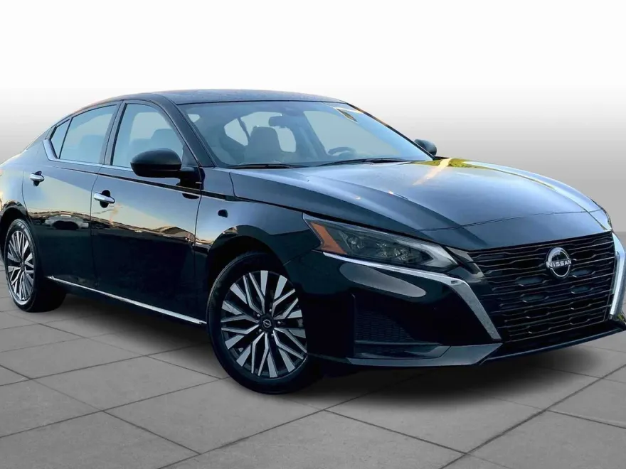 2024 Nissan Altima 2.5 SV photo 1
