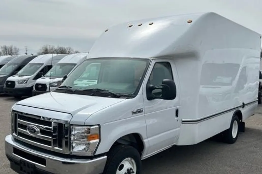2025 Ford E-350 photo 1
