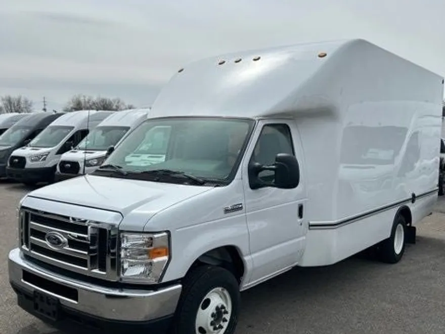 2025 Ford E-350 photo 1