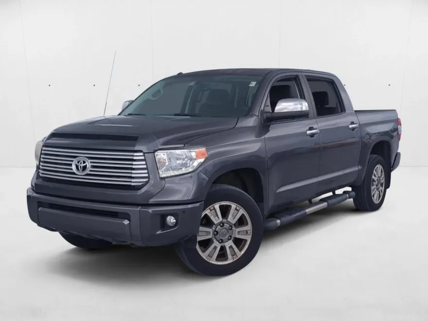 2017 Toyota Tundra Platinum CrewMax photo 1