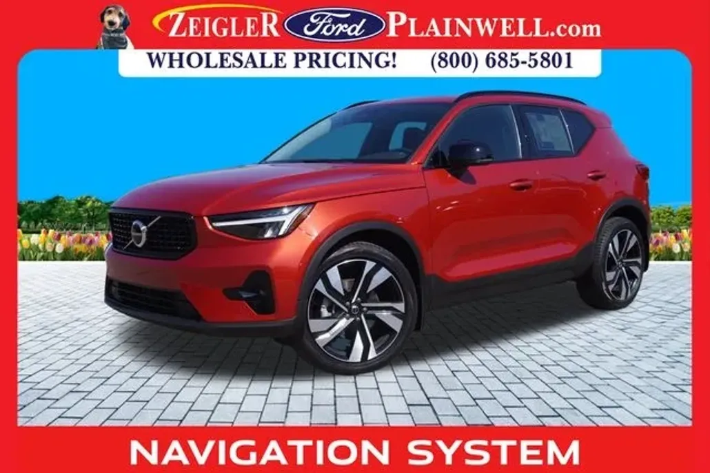 2023 Volvo XC40 Plus AWD photo 1