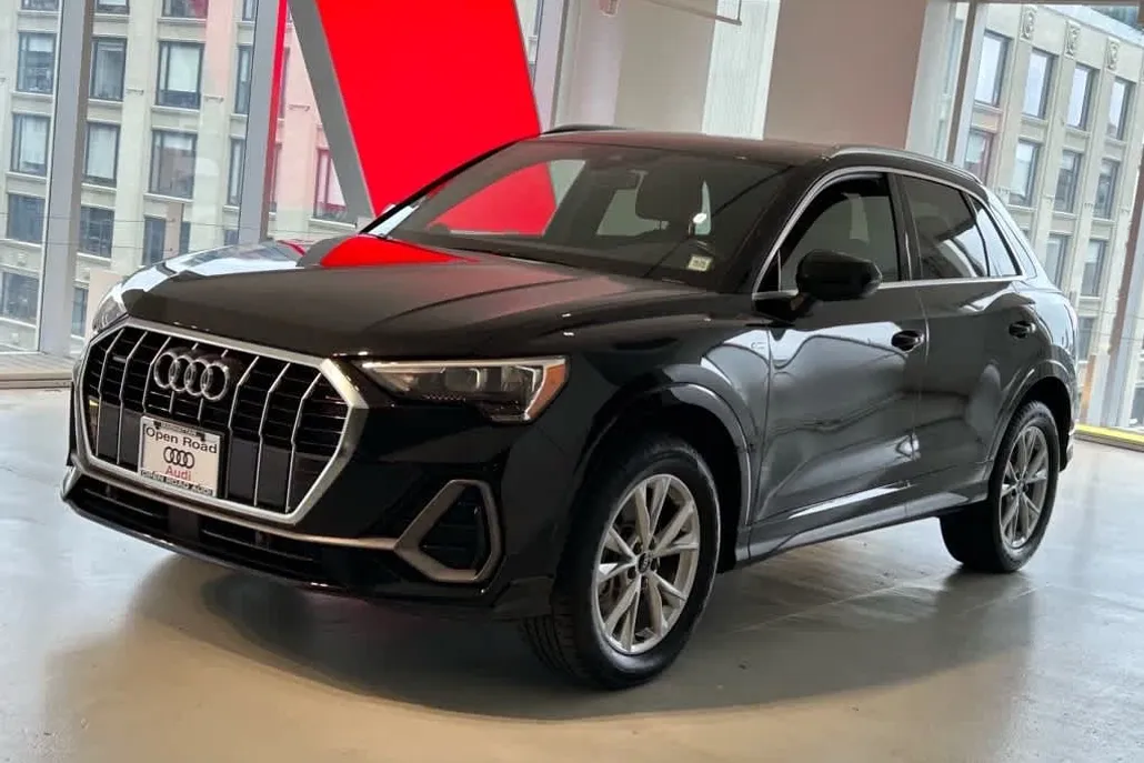 2022 Audi Q3 S line Premium 45 TFSI photo 1