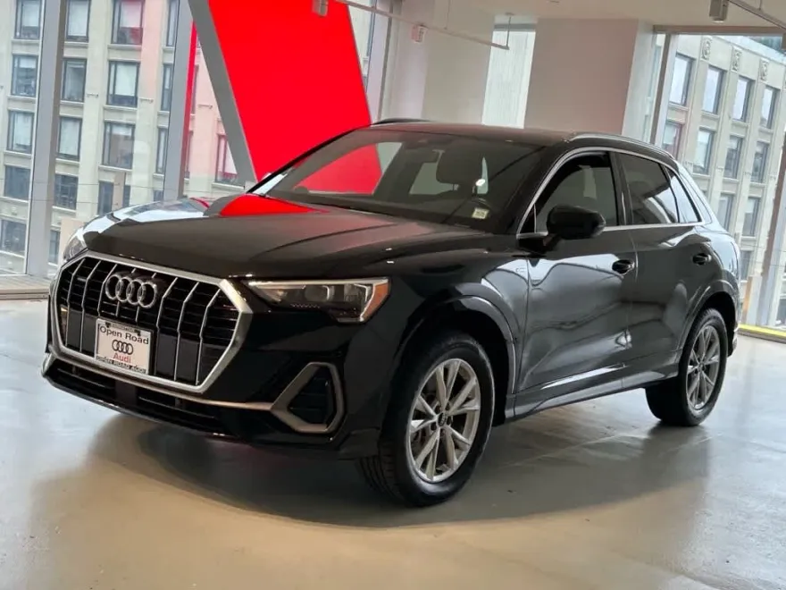 2022 Audi Q3 S line Premium 45 TFSI photo 1