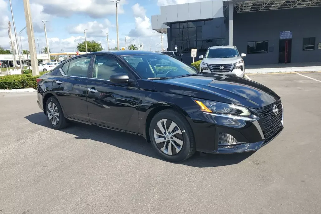 2025 Nissan Altima S photo 1