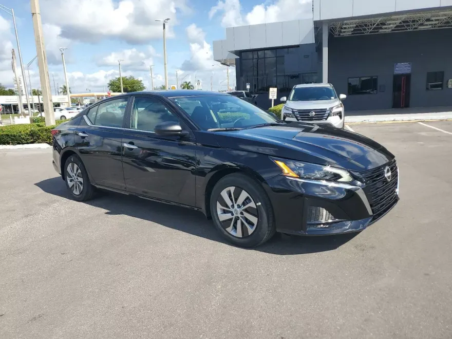 2025 Nissan Altima S photo 1