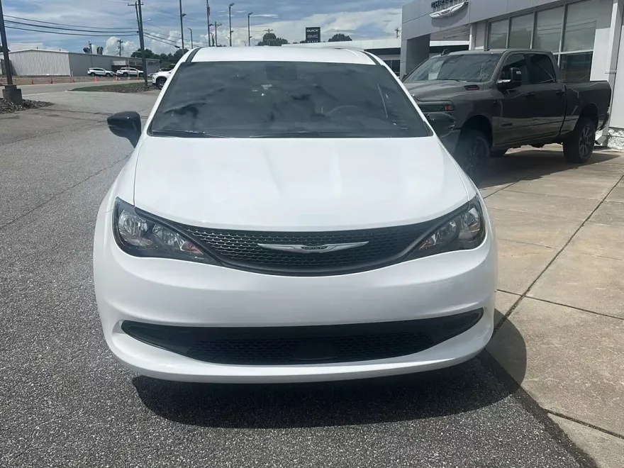 2026 Chrysler Voyager LX photo 1