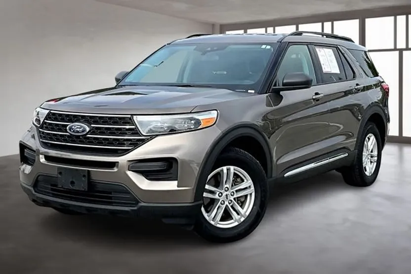 2021 Ford Explorer XLT photo 1