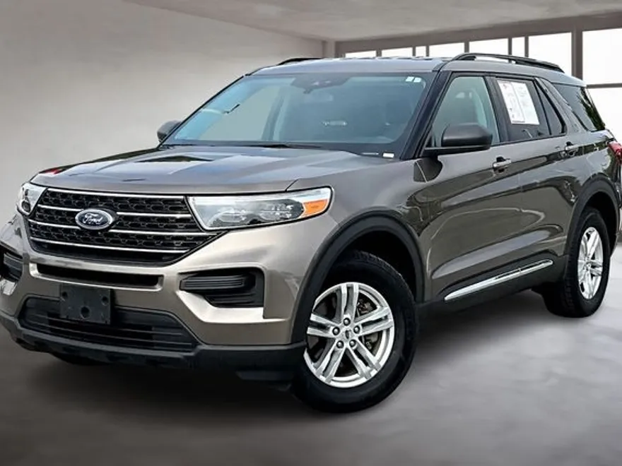 2021 Ford Explorer XLT photo 1
