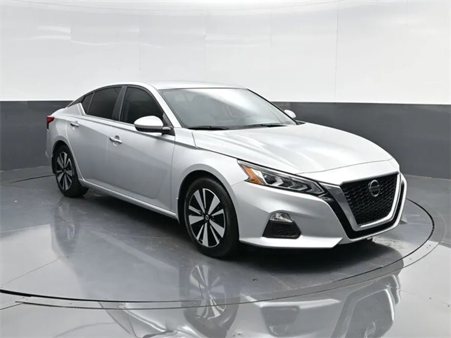 2022 Nissan Altima 2.5 SV photo 1