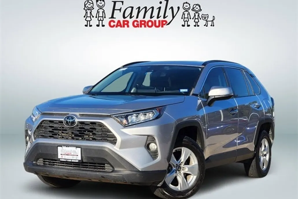 2021 Toyota RAV4 XLE photo 1