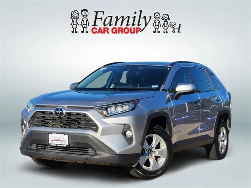 2021 Toyota RAV4 XLE photo 1