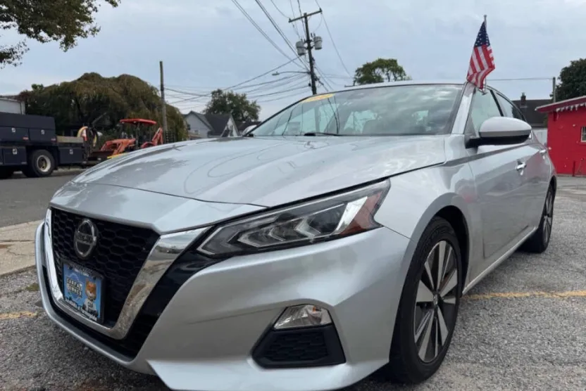 2022 Nissan Altima 2.5 SV photo 1