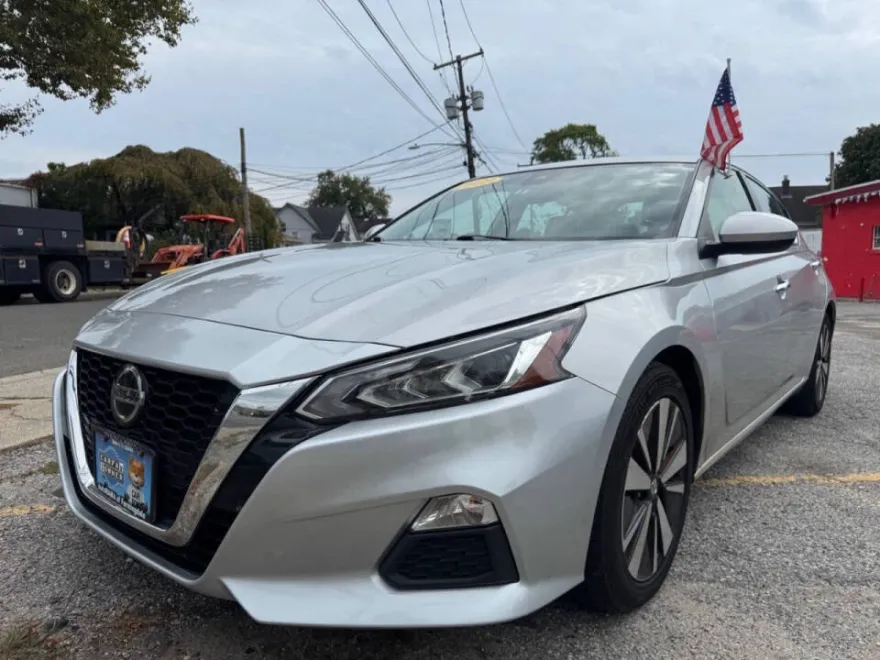 2022 Nissan Altima 2.5 SV photo 1