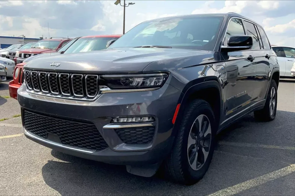 2024 Jeep Cherokee Limited 4xe photo 1