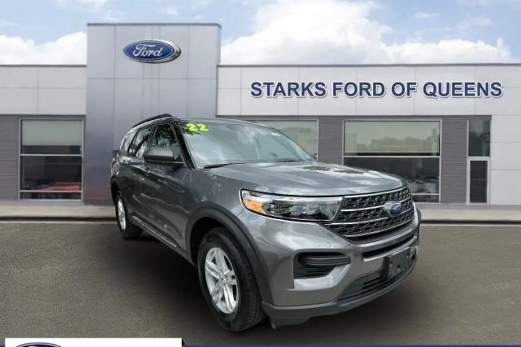 2022 Ford Explorer XLT photo 1