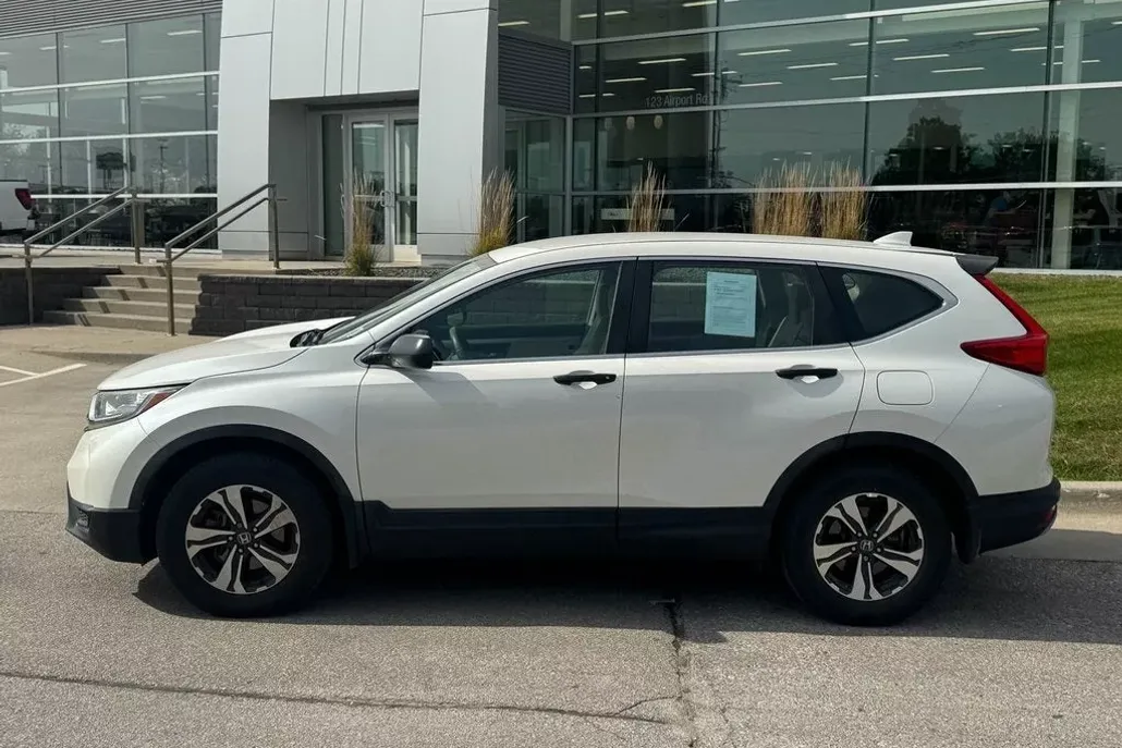 2017 Honda CR-V LX photo 1