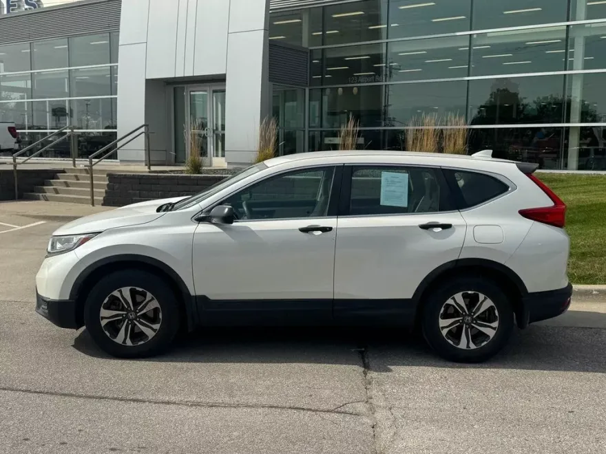 2017 Honda CR-V LX photo 1