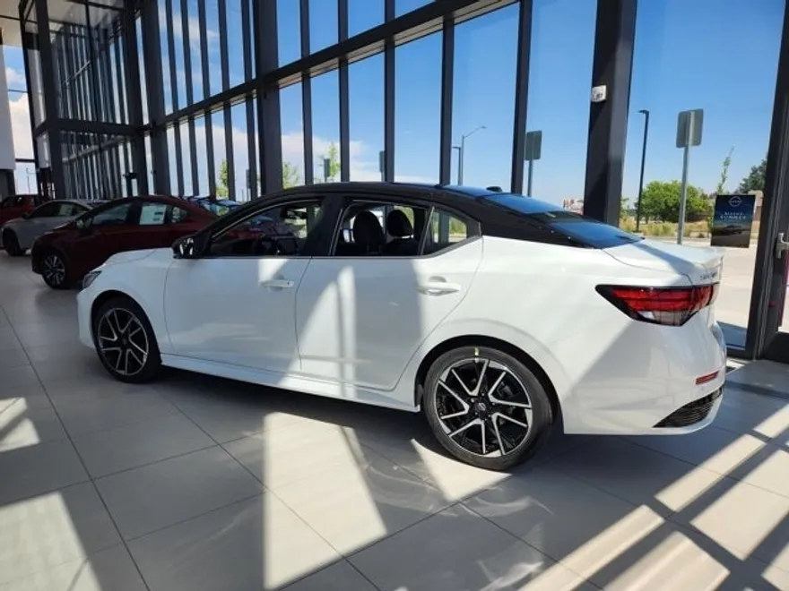 2025 Nissan Sentra SR photo 1