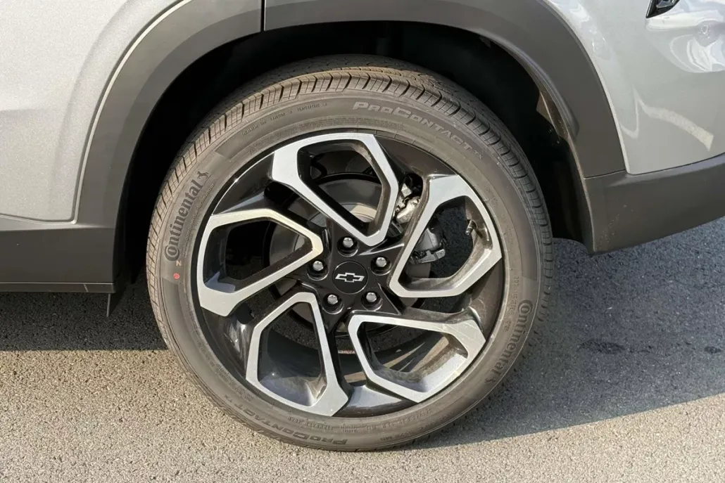 2025 Chevrolet Trax photo 1