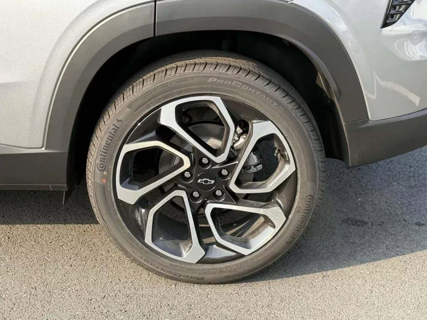 2025 Chevrolet Trax photo 1