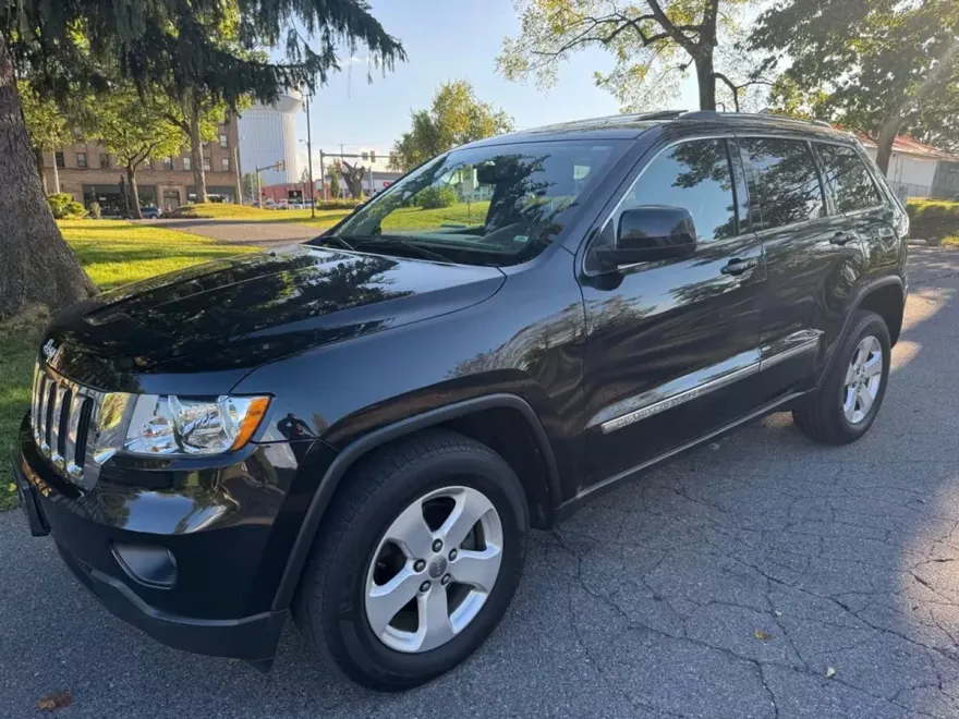 2012 Jeep Grand Cherokee Laredo Sport photo 1