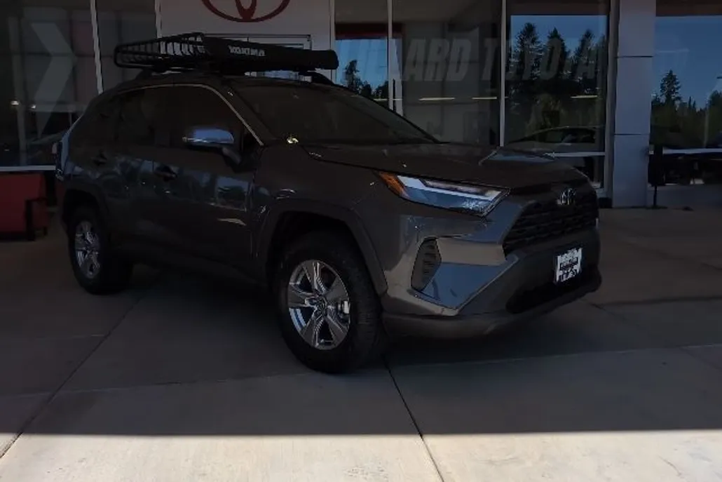 2025 Toyota RAV4 XLE photo 1