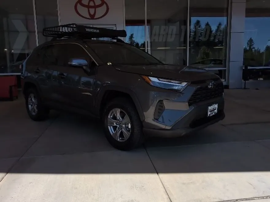 2025 Toyota RAV4 XLE photo 1