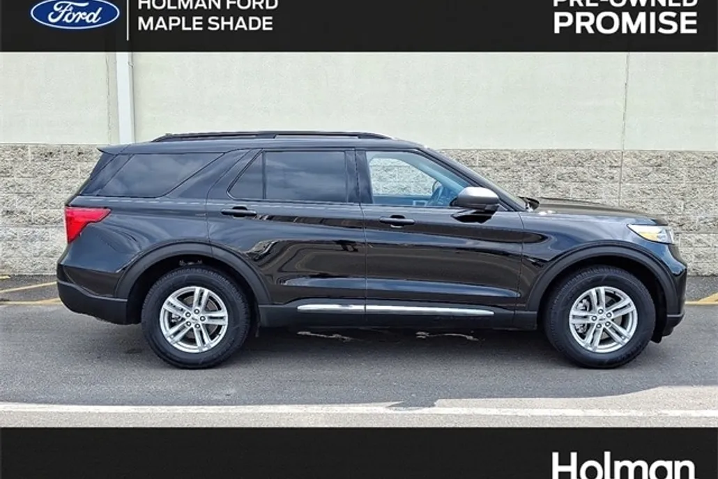 2023 Ford Explorer XLT photo 1