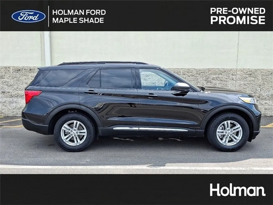 2023 Ford Explorer XLT photo 1