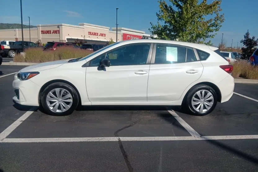 2019 Subaru Impreza 2.0i photo 1