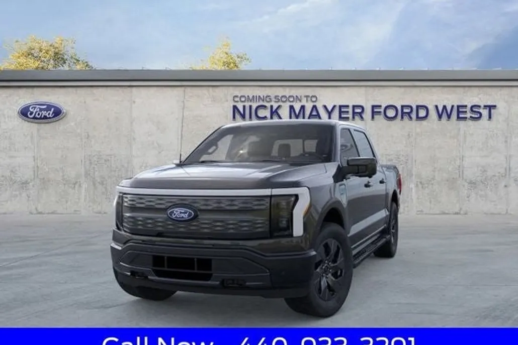 2025 Ford F-150 Lightning Lariat photo 1
