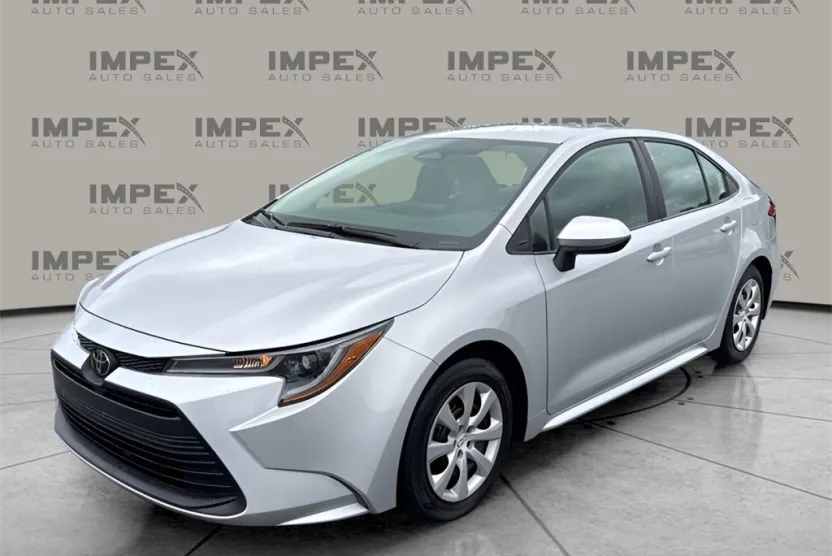 2024 Toyota Corolla LE photo 1