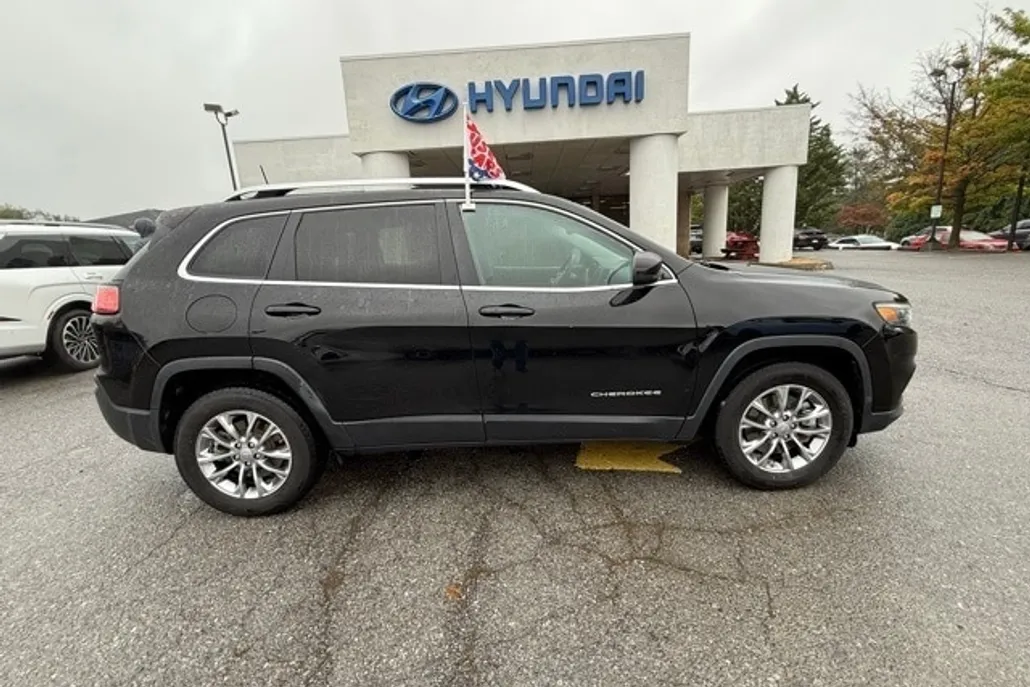 2021 Jeep Cherokee Latitude photo 1