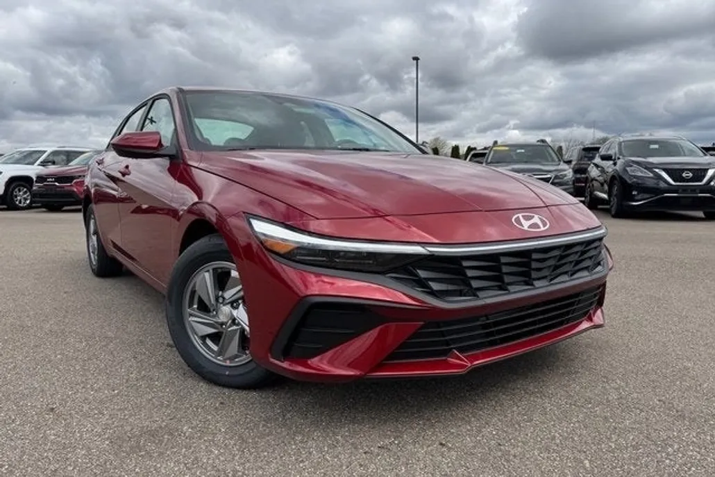 2025 Hyundai Elantra SE photo 1