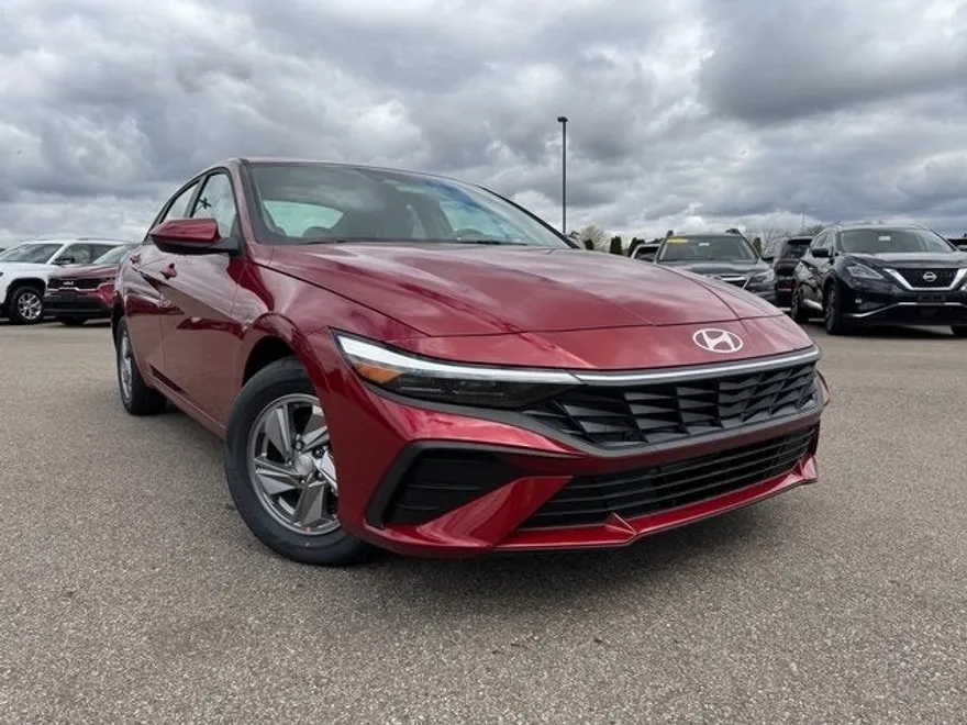 2025 Hyundai Elantra SE photo 1