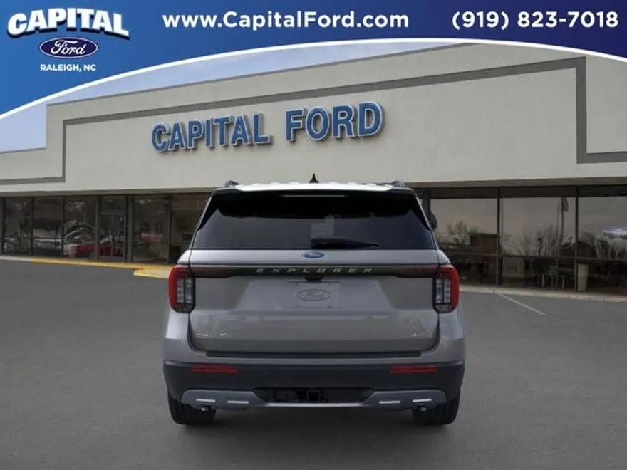 2025 Ford Explorer photo 1