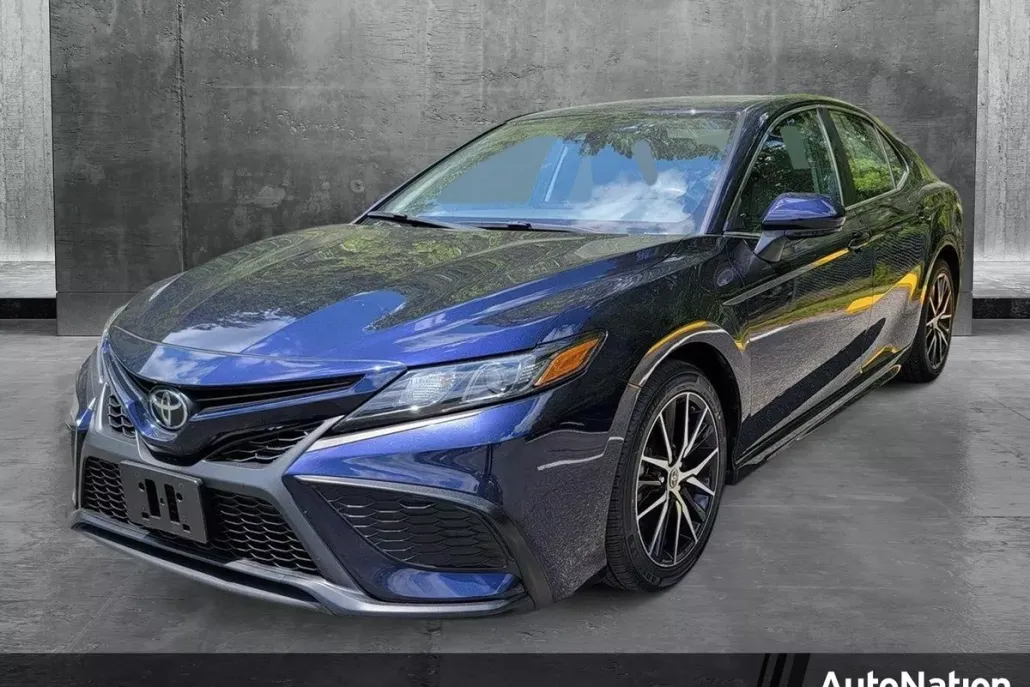 2022 Toyota Camry SE photo 1