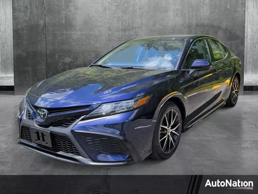 2022 Toyota Camry SE photo 1