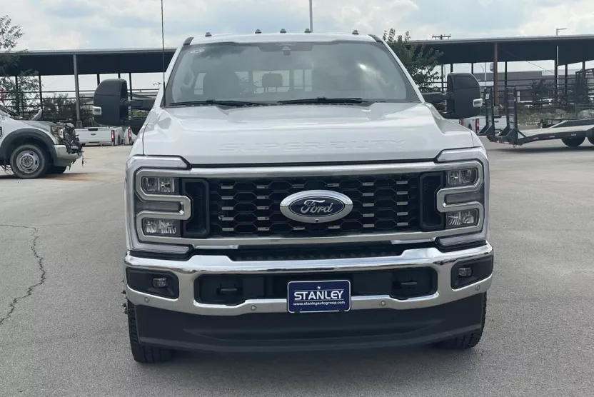 2026 Ford F-350 Lariat photo 1