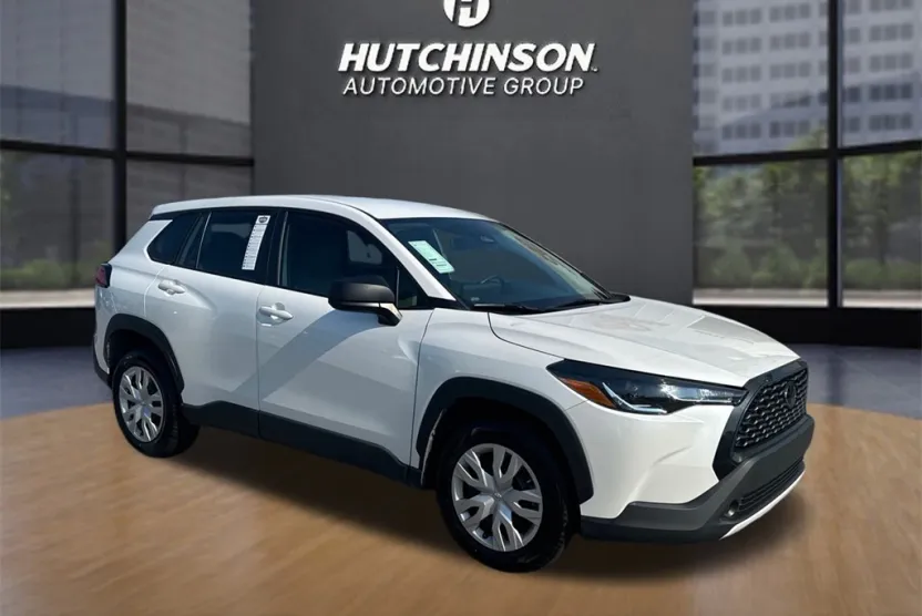 2024 Toyota Corolla Cross L photo 1