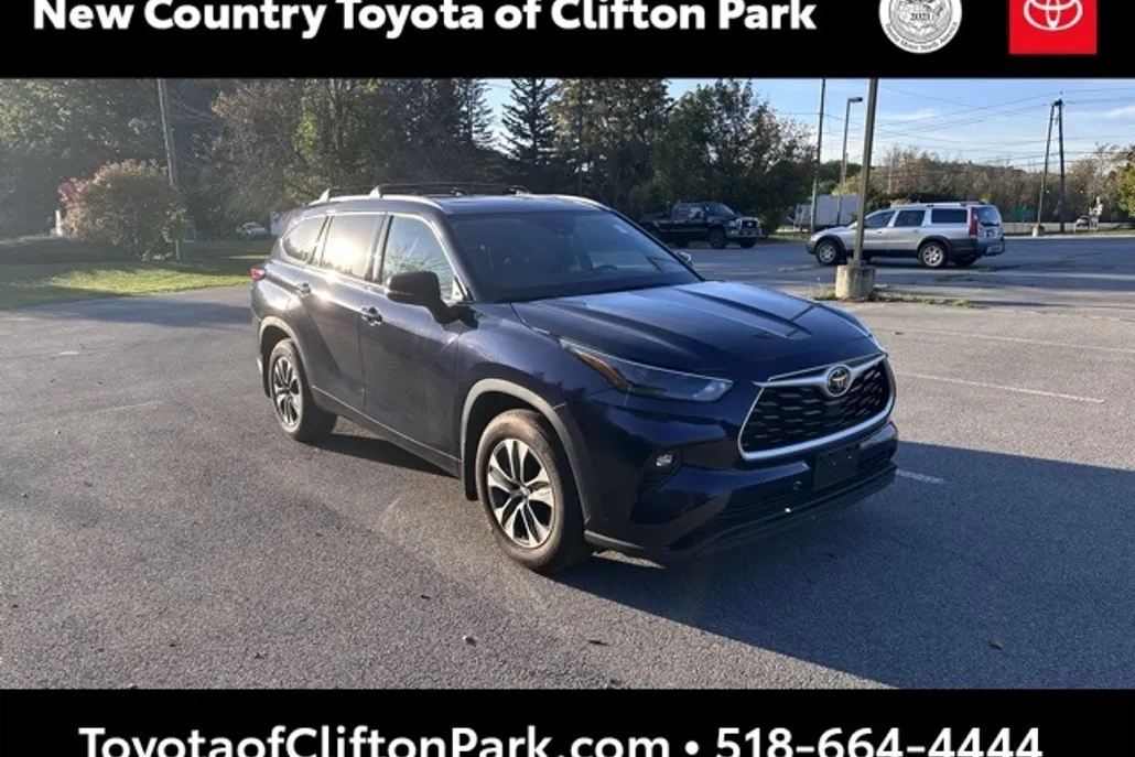 2022 Toyota Highlander XLE photo 1