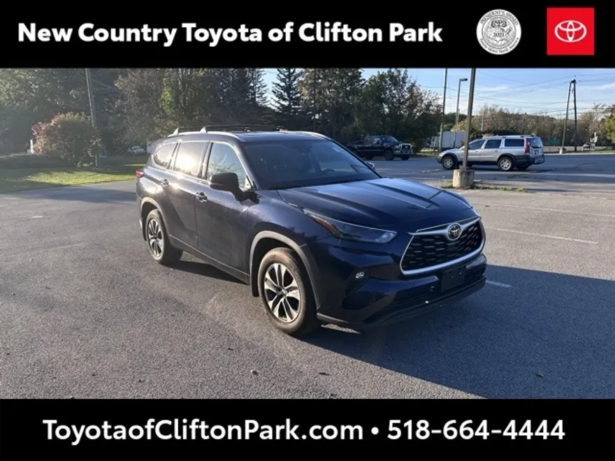 2022 Toyota Highlander XLE photo 1