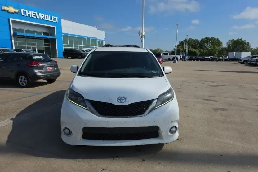 2015 Toyota Sienna photo 1
