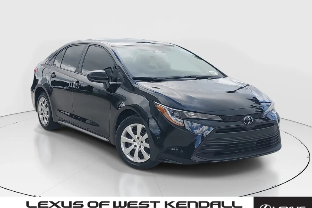 2024 Toyota Corolla LE photo 1