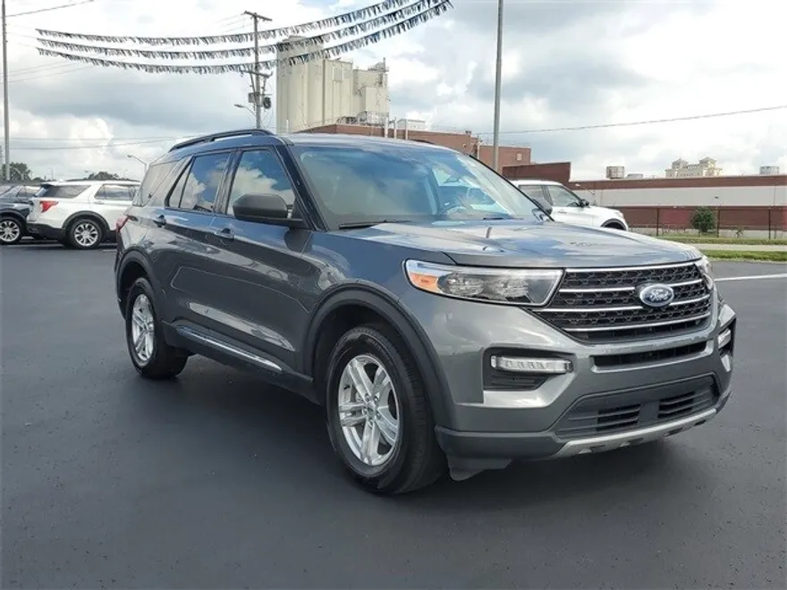 2023 Ford Explorer XLT photo 1