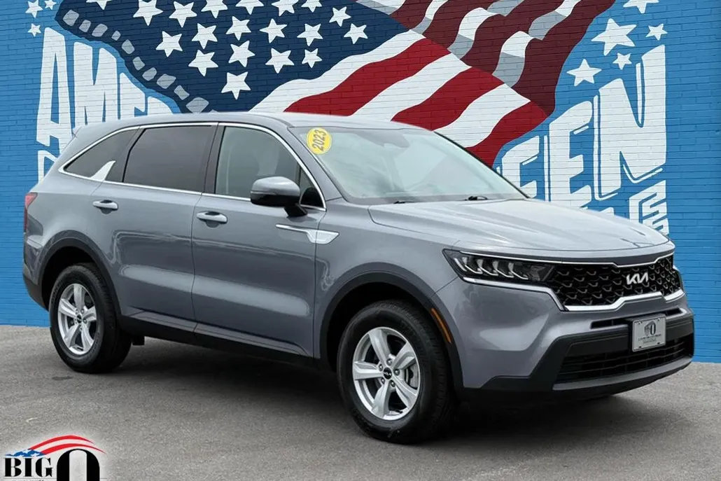 2023 Kia Sorento LX photo 1