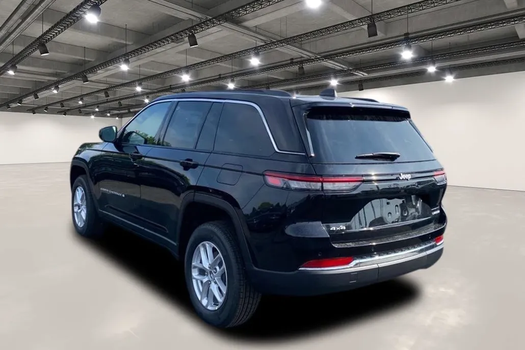 2025 Jeep Grand Cherokee Laredo X photo 1
