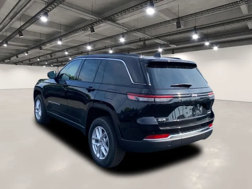 2025 Jeep Grand Cherokee Laredo X photo 1